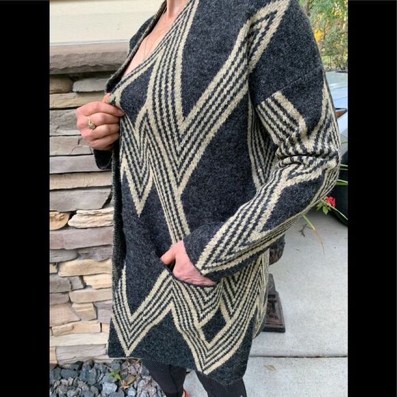 Chelsea & Theodore gray/beige zigzag cardigan, brand new, excellent condition, S - Picture 4 of 10